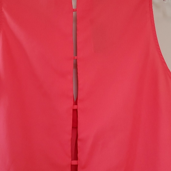 Two Arrows Sleeveless Top - Picture 3 of 5